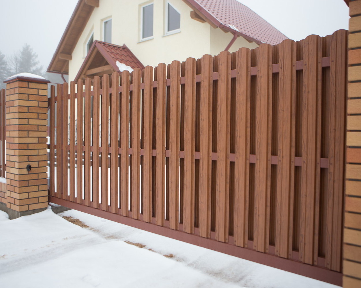 <span style="font-weight: bold;">Металлоштакетник</span>